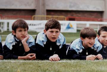 Casillas de niño (segundo por la izquierda) con otros compañeros de las categorías inferiores del Madrid.