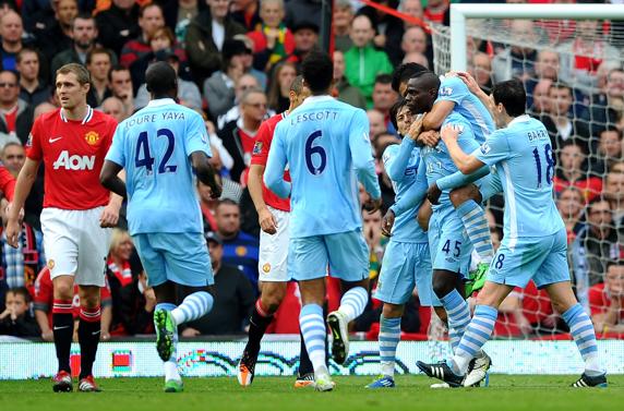 Balotelli, celebrando un gol con el City ante el Manchester United