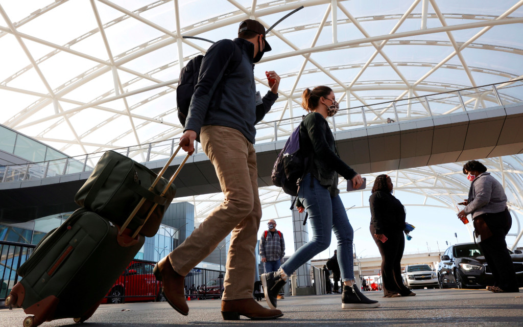 Reino Unido relaja restricciones en viajes y reduce cuarentena para viajeros