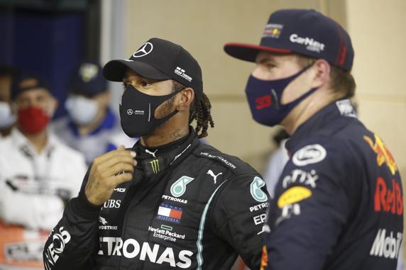 Hamilton, pole en bahrein ante Bottas y Verstappen