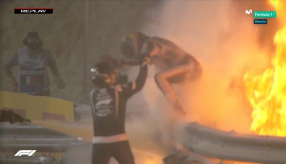 Grosjean sale de las llamas en Bahrein