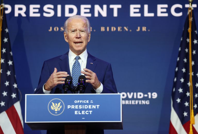 Joe Biden se dirige a los medios este lunes desde Delaware, tras la primera reunión con su grupo de expertos sobre la covid-19.