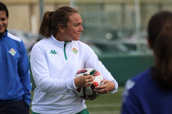 María Pry, en un entrenamiento en su etapa en el Betis