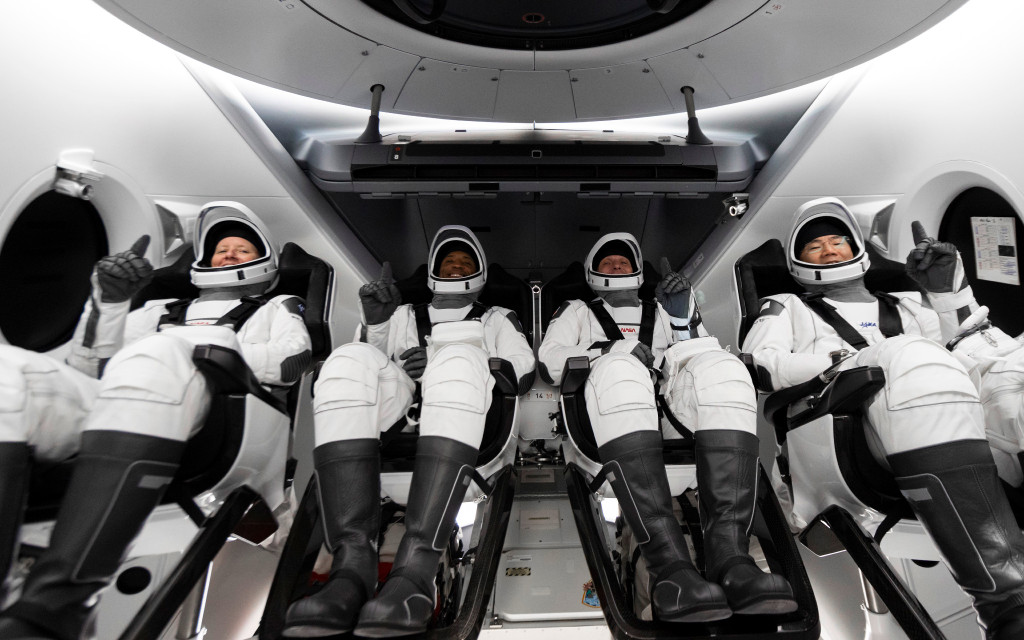 Cuatro astronautas inician estadía de seis meses en estación espacial | Video