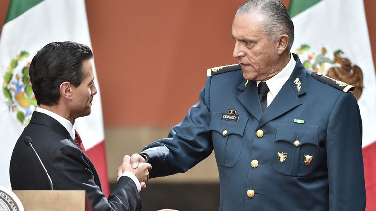Cienfuegos y Peña Nieto en enero de 2018 en México.