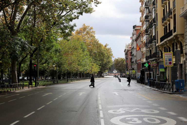 Vista del paseo del Prado de Madrid, semivacío, el pasado día 7.