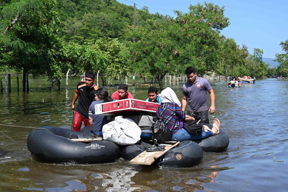 El huracán Iota toca tierra en la costa noreste de Nicaragua