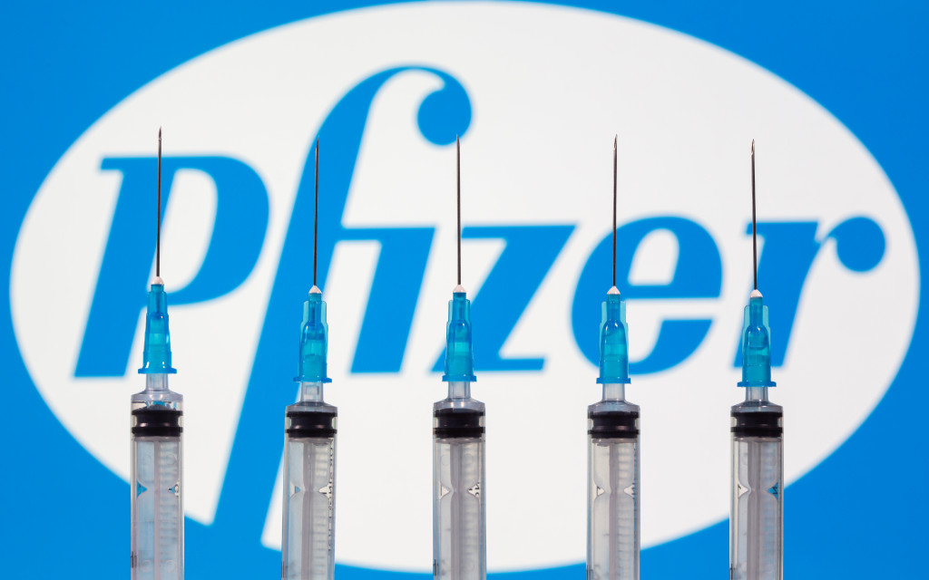 Europa pagará menos que EU por la vacuna de Pfizer, según el acuerdo inicial