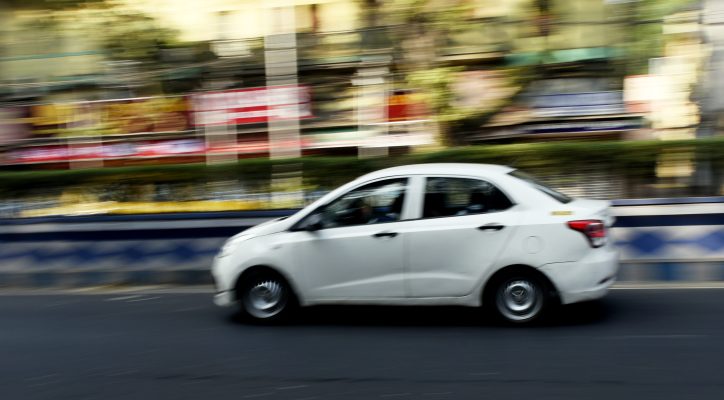 India establece reglas para comisiones y aumento de precios para Uber y Ola