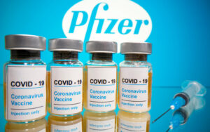 Jefe de Pfizer niega haber retrasado resultados de vacuna para después de elección en EU