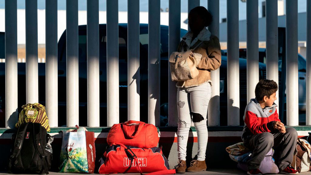 Jueza bloquea nuevos obstáculos para los solicitantes de asilo