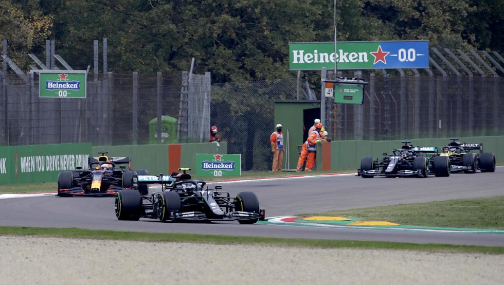 Mala salida de Hamilton en el GP de Emilia Romagna de F1