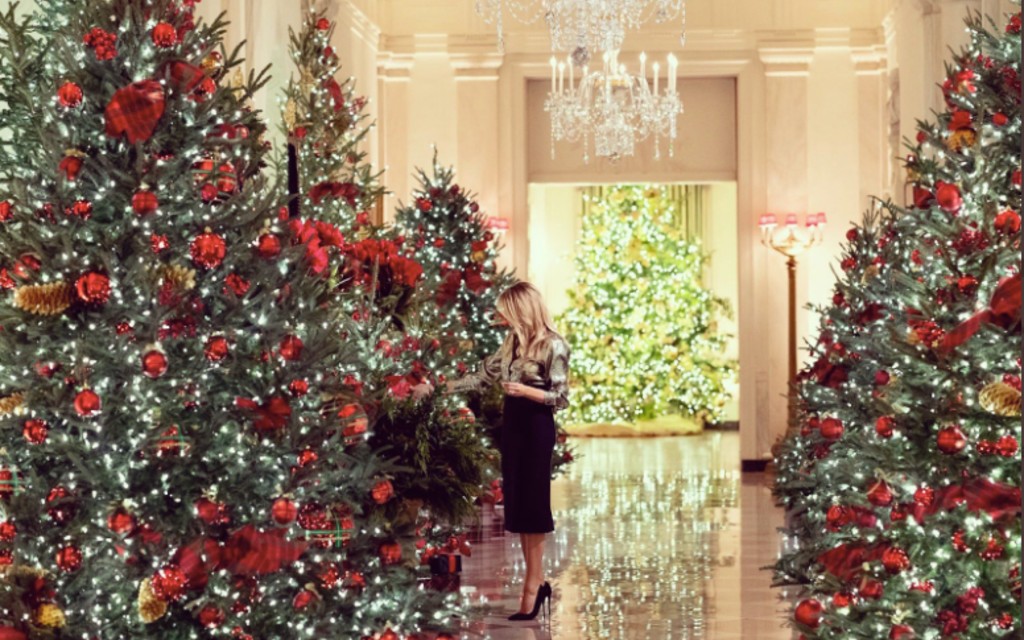Melania muestra la decoración navideña en la Casa Blanca | Video