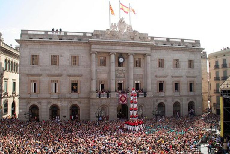 Actuación de los castellers de Barcelona durante las fiestas de la Mercè de 2019.