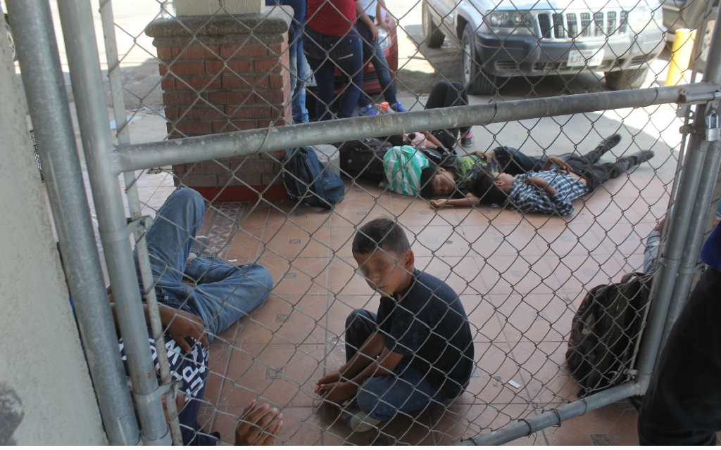 ONU aplaude a México por prohibir encierro de niños migrantes
