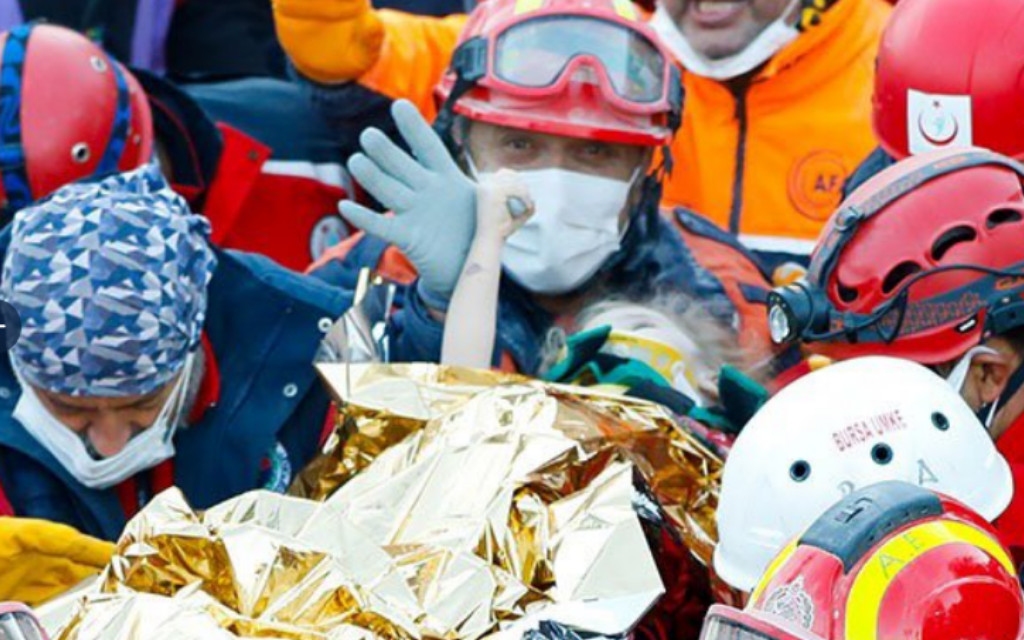 Rescatan a niña de 3 años de escombros tras sismo en Turquía; cifra de muertos llega a 85 | Video