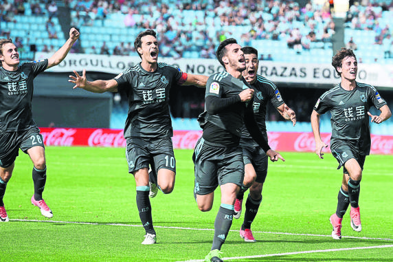 Juanmi celebra su gol ante el Celta en Balaídos que clasificó a la Real para la Europa League en la temporada 2016/17