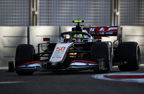Mick Schumacher debutó este viernes en unos libres de F1 con un Haas (FP1 de Abu Dhabi)