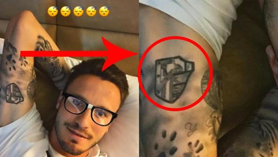 Saúl, con su tatuaje del Atlético y del Elche