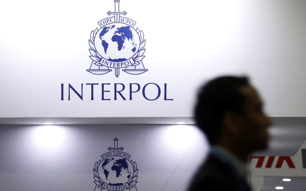 Interpol advierte de una “pandemia de delitos” aprovechando el coronavirus