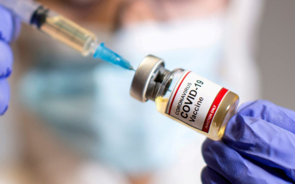 El Vaticano pide una distribución equitativa de vacunas