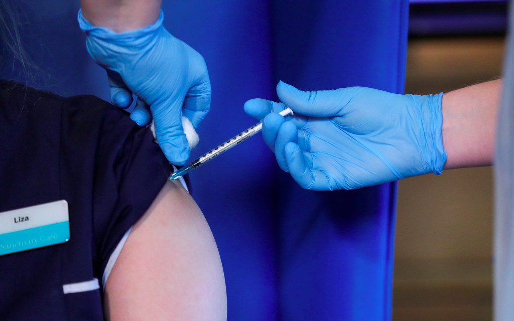 España espera comenzar vacunación contra Covid-19 a partir del 4 o 5 de enero