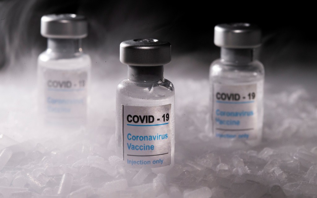 Gobierno de EU asegura acceso a 100 millones de dosis más de vacuna Covid-19 de Moderna