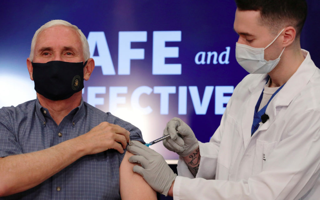 “La esperanza está en camino”: Vicepresidente de EU al recibir la vacuna anti-Covid | Video