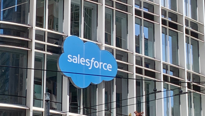 Salesforce cumple, Wall Street duda ya que las acciones caen un 6,3% después de las ganancias