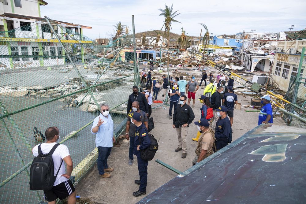 Vivir a la intemperie y bajo la lluvia, el desastre que dejó el huracán Iota en la isla de Providencia
