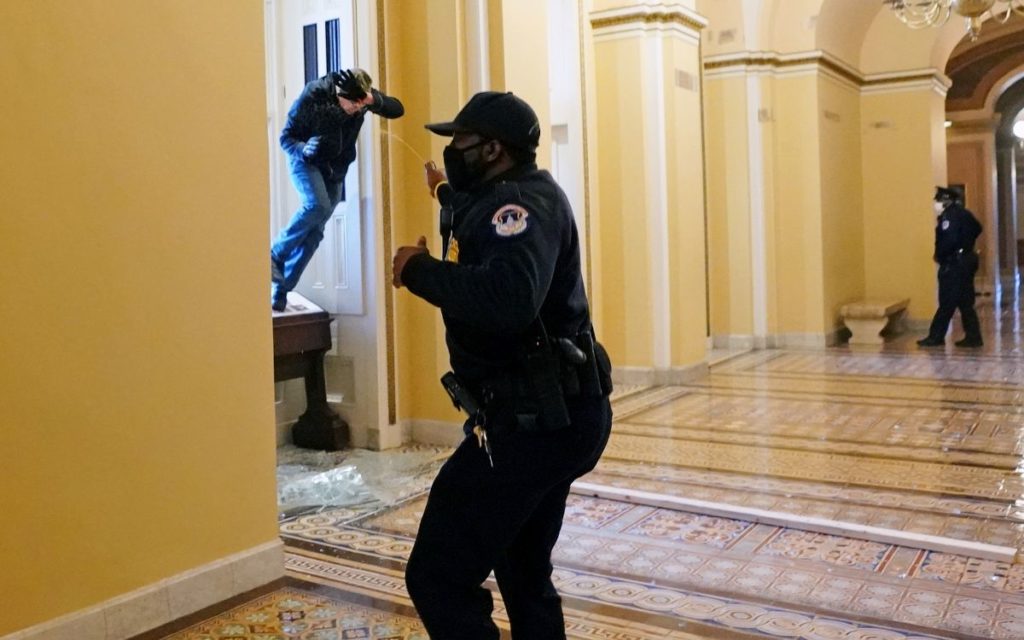 Fiscales de EU presentan cargos contra 55 personas por el asalto al Capitolio
