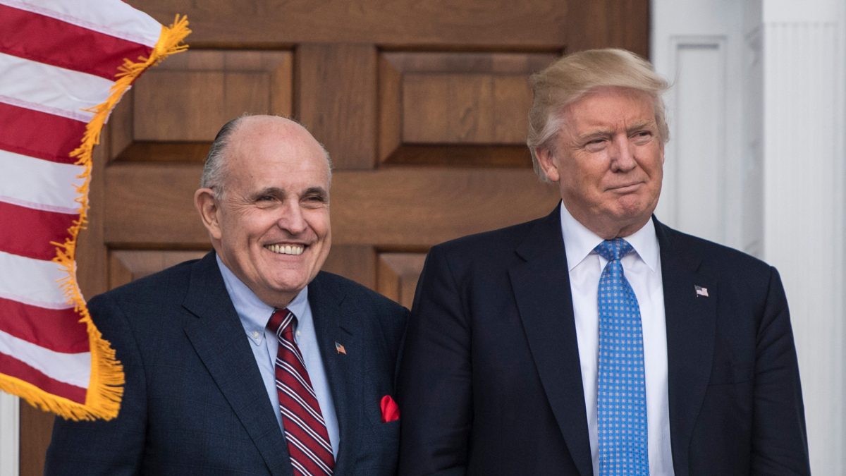 Asociación de Abogados de NY busca expulsar Giuliani tras comentarios incendiarios