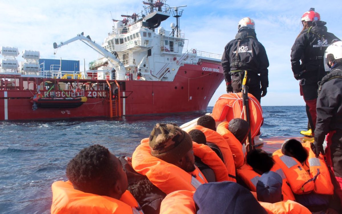 El ‘Ocean Viking’ rescata a más de un centenar de migrantes cerca de la costa libia
