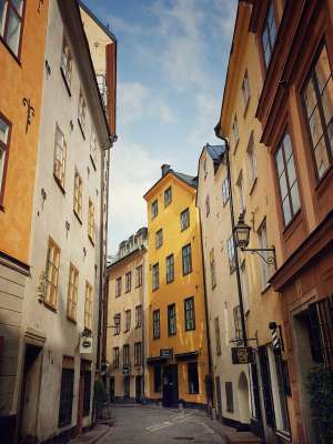 Una calle del centro histórico de Estocolmo (Gamla Stan).