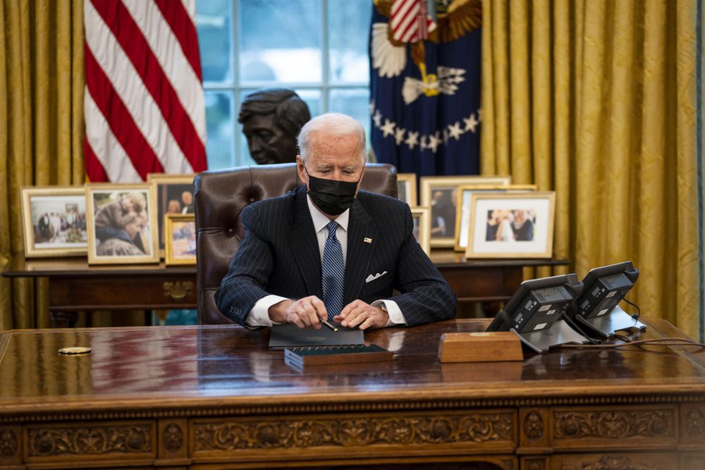 Biden da prioridad a la industria nacional en los contratos de la Administración federal