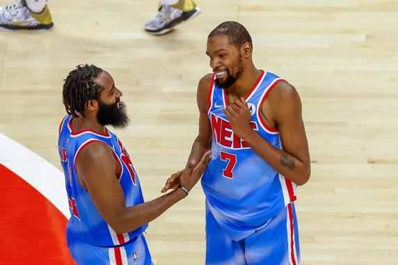 James Harden y Kevin Durant, compañeros en los Nets y en el 'Top 5' de mejores pagados en la NBA.