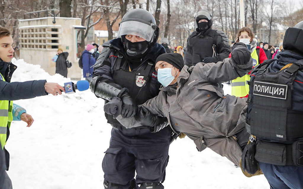 Denuncian cientos de detenciones en Rusia durante protestas por la liberación del opositor Navalni