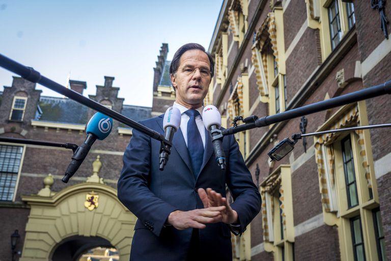 El primer ministro holandés en funciones, Mark Rutte, habla con los medios sobre la situación de la pandemia en el país el pasado lunes.