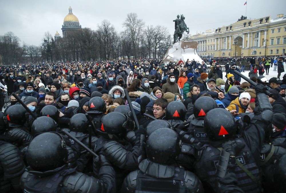 El Kremlin reprime las protestas por la libertad de Navalni con miles de detenciones en toda Rusia