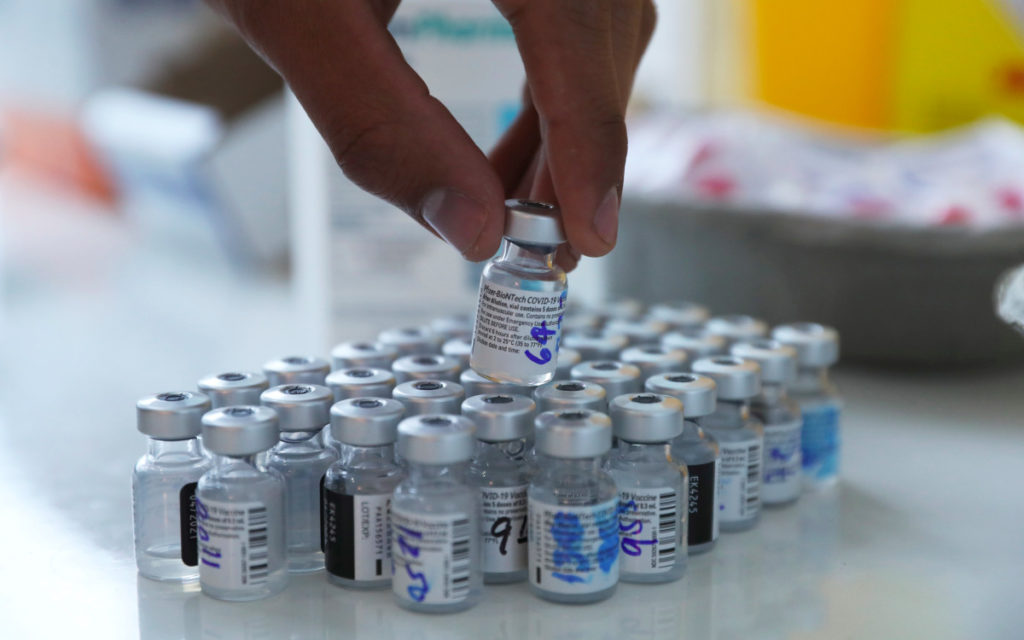 Pfizer reduce temporalmente las entregas de vacunas anti-Covid en Europa