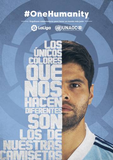 El jugador del RC Celta Néstor Araujo y el mensaje de la campaña One Humanity entre LaLiga y la Alianza de Civilizaciones de las Naciones Unidas.