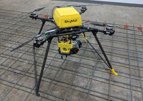 Los drones de SkyMul aseguran las barras de refuerzo sobre la marcha para acelerar la construcción