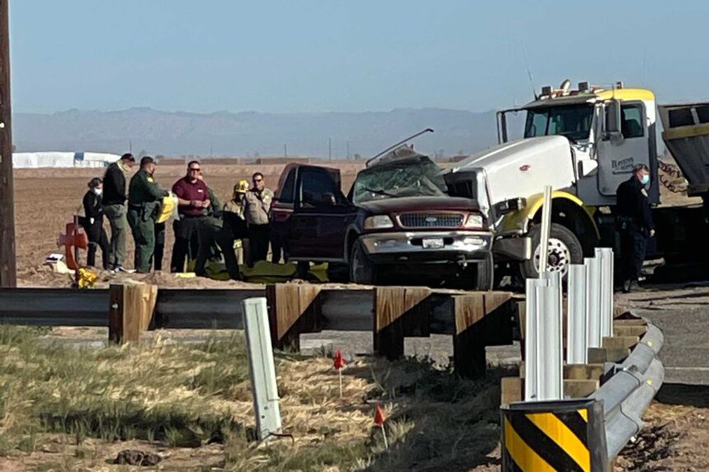 Un accidente múltiple en la frontera sur de California deja al menos 15 muertos