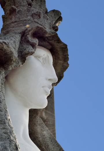 Detalle del rostro de la Virgen de la Roca, ubicada en Baiona.