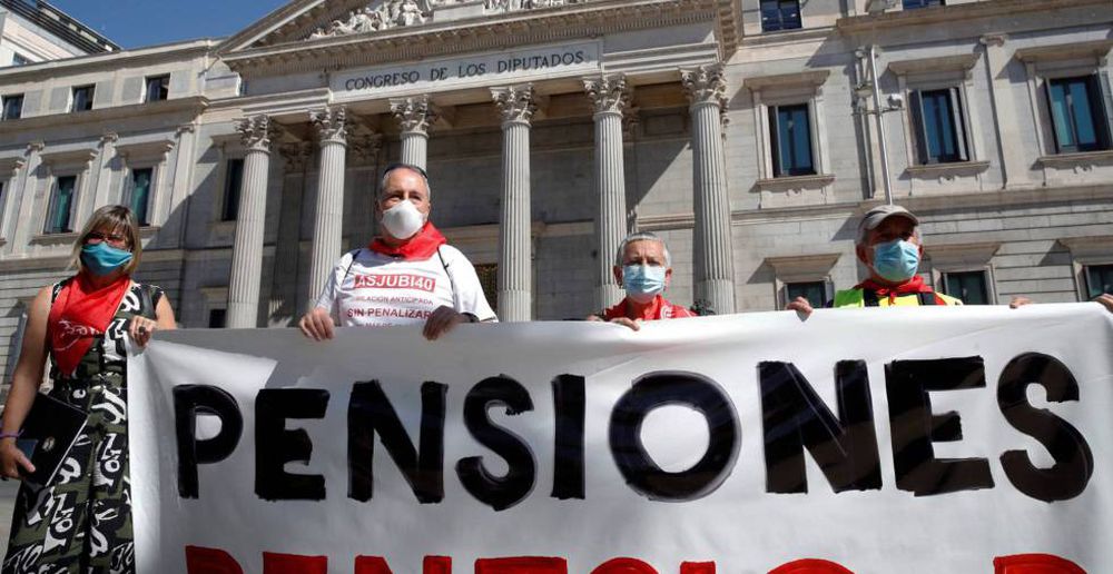 Escrivá plantea compensar el alza de las pensiones si caen los precios