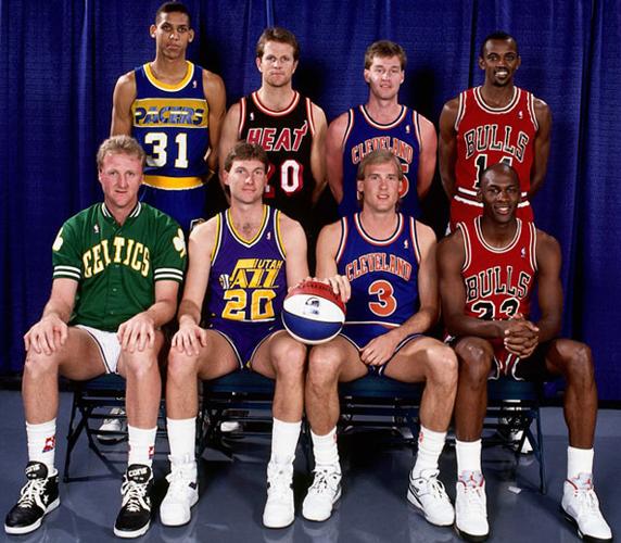 Michael Jordan, entre los participantes en el Concurso de Triples de la NBA de 1990