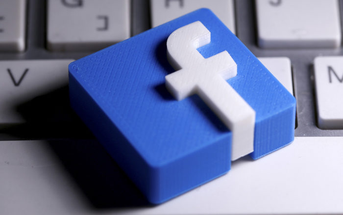 Noticias falsas de la ultraderecha son menos penalizadas por Facebook, apunta estudio