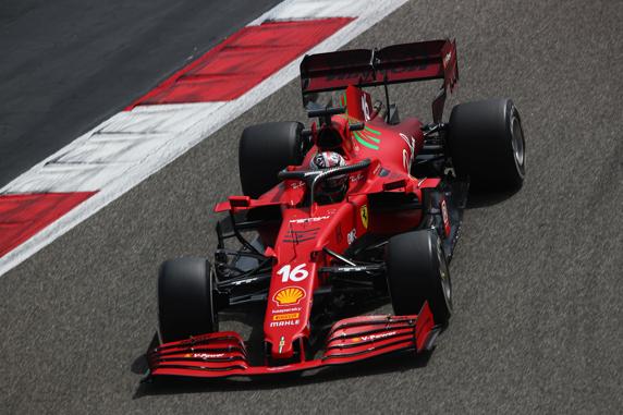 Leclerc, con el Ferrari SF21