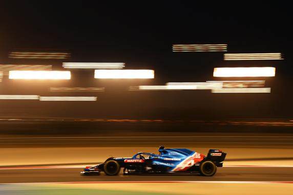 Fernando Alonso, en el test de F1 en Bahrein con su Alpine