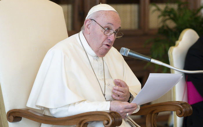 Papa Francisco pide el cese de la violencia en Myanmar: ‘También yo me pongo de rodillas’